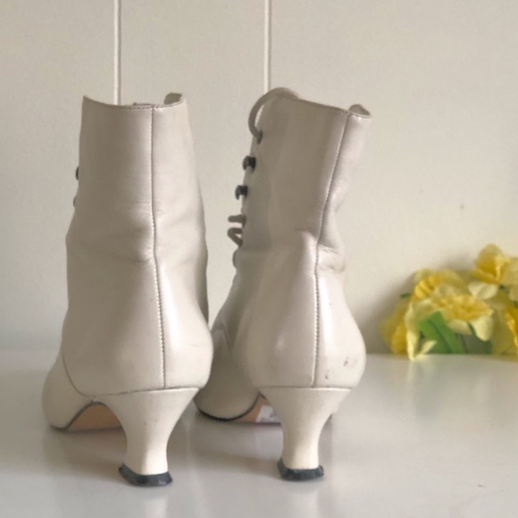 Luie ll VTG Style Soft White Leather Booties 6 1/2 - Picture 3 of 7